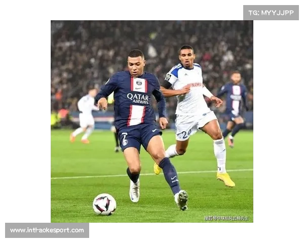 十人巴黎2-1客胜斯特拉斯堡，门德斯头球建功